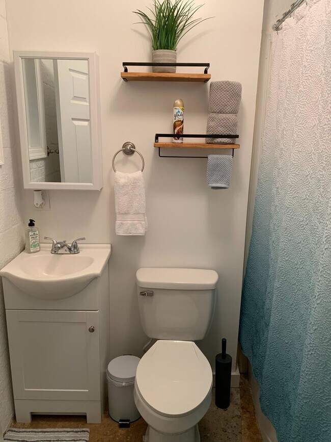 Photo - 170 Griffeth St Unit B