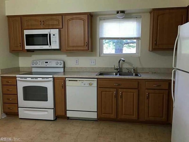 Photo - 800 St Denis Ct