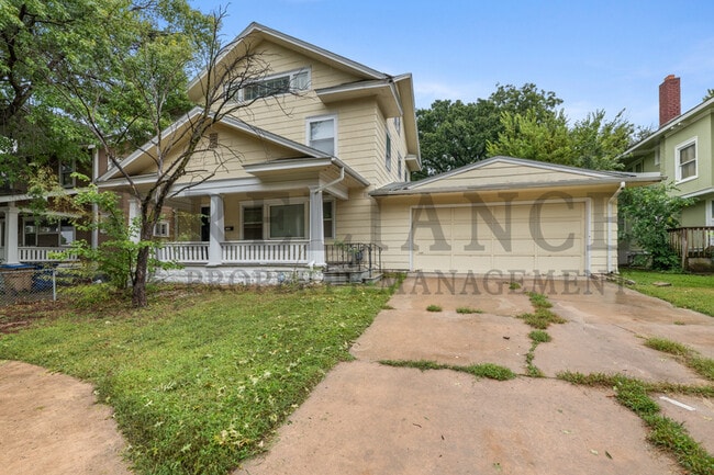 Building Photo - 332 N Rutan St Rental