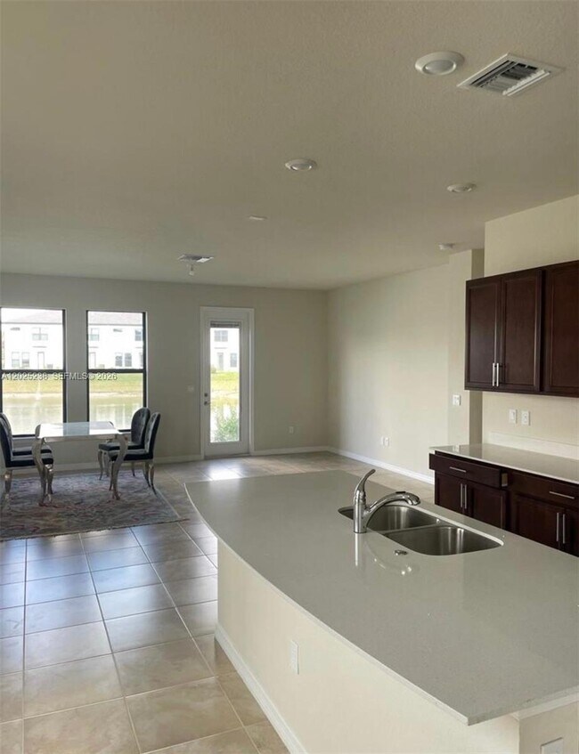 Photo - 2163 Appleton Cir S