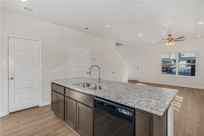 Photo - 601 W 24th St