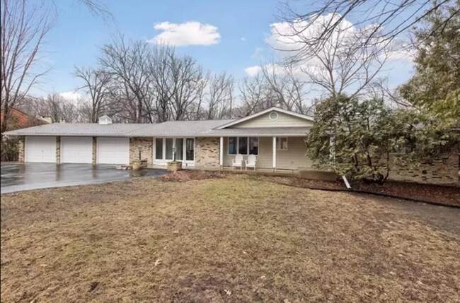 Front of house - 20565 Linden Rd