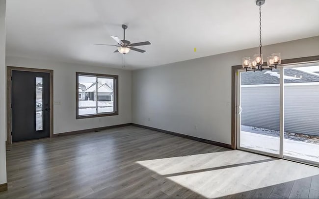 Photo - 2293 Carlone St