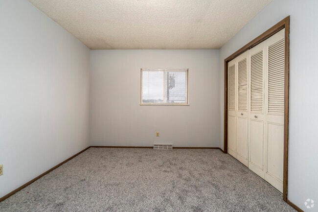 2BR, 1BA - 800SF -