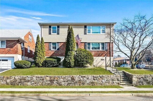 Building Photo - 4 Willow St Unit 2