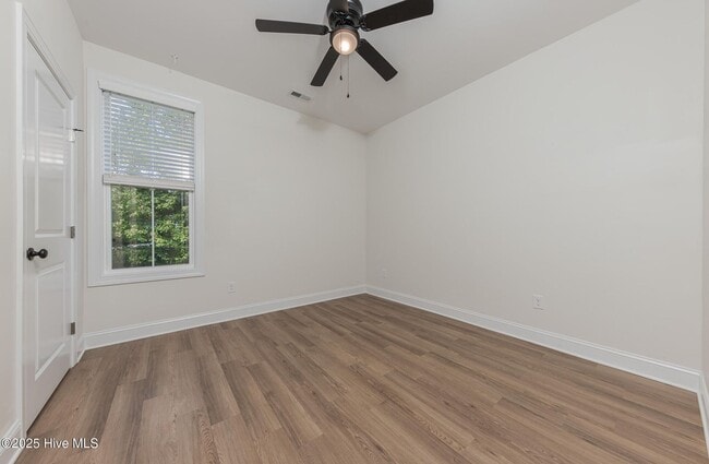 Photo - 111 Hampton Ct