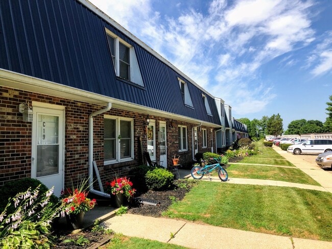 Country Club Estates - Country Club Estates Apartments