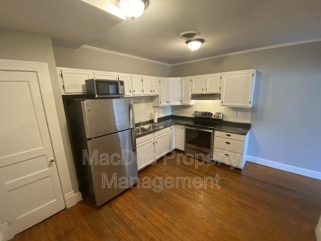 Photo - 806 Caroline St