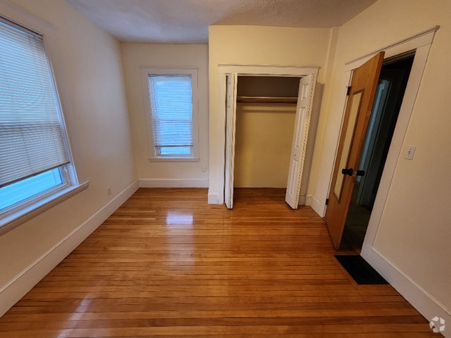 Building Photo - 66 Brook St Rental