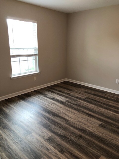 Photo - 323 Greendale Pl