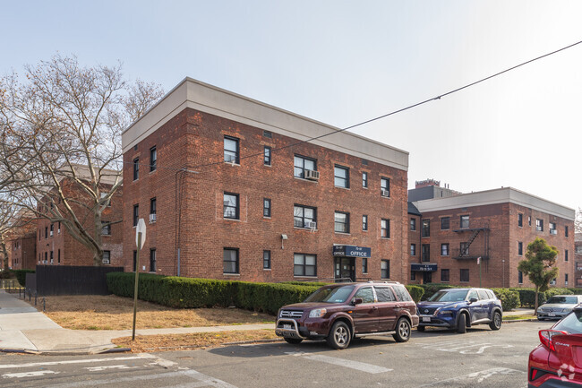 Building Photo - Kew Gardens Hills Rental