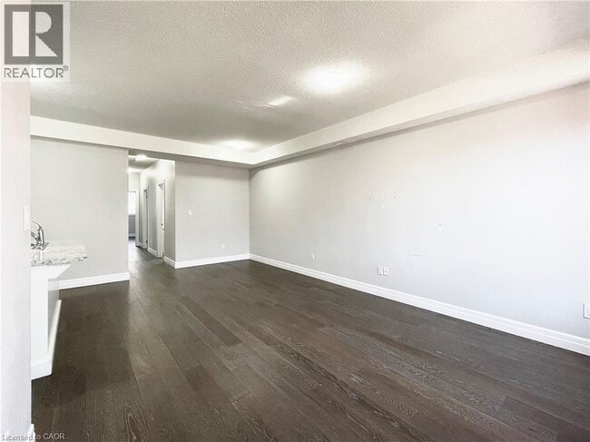 Photo - 44 FOURTH Avenue Unit# 2 LOWER