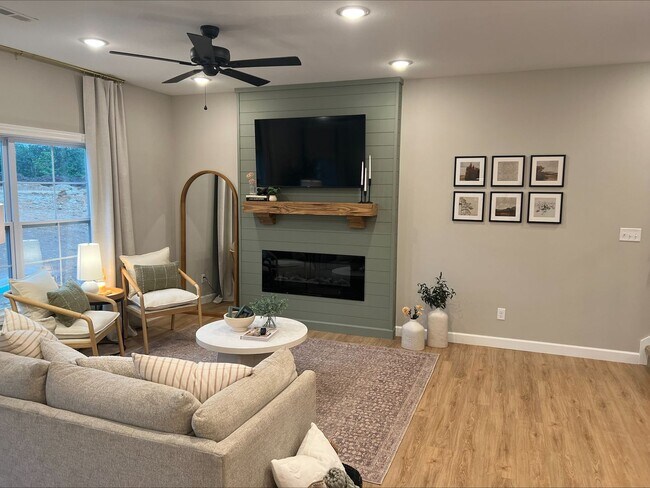 Photo - 7698-MF2-E4 Unit A