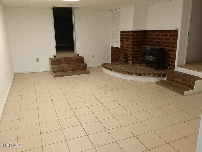 Photo - 106 Ruskin Dr