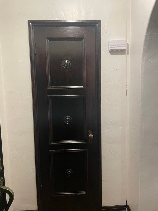 Armario del vestíbulo - 1208 W 81st Pl