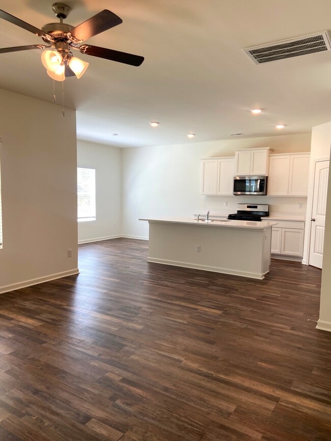 Photo - 252 Chelsea Pk Cir