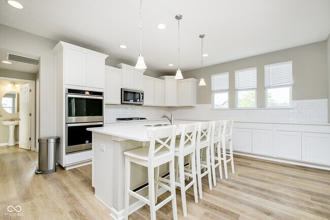 Photo - 11916 Redpoll Trl