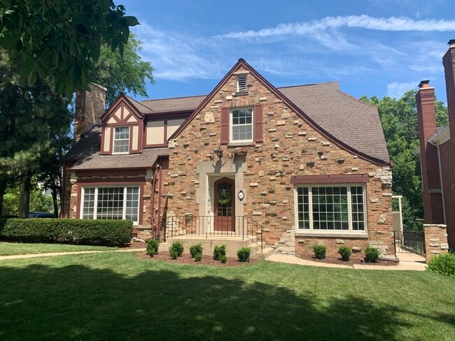 425 W North St