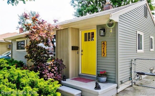 Photo - 4217 Crooks Rd