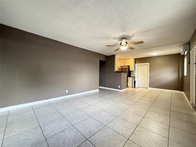 Photo - 530 NE 34th Ct Unit 1