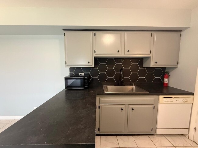 Photo - 1305 Kingsbury Dr