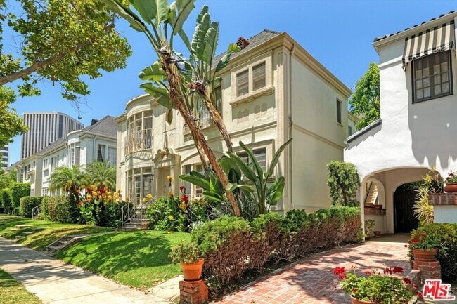 Building Photo - 9945 Robbins Dr Unit 101 Rental
