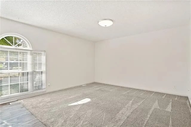 Photo - 215 Stonebridge Ln