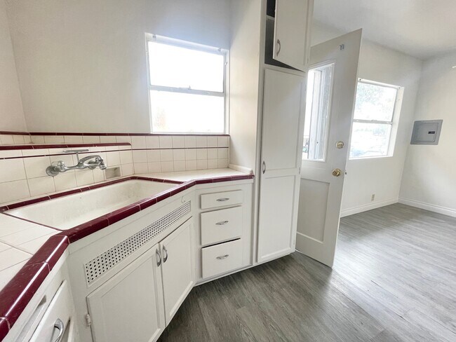 Photo - 525 E Valencia Ave Unit B