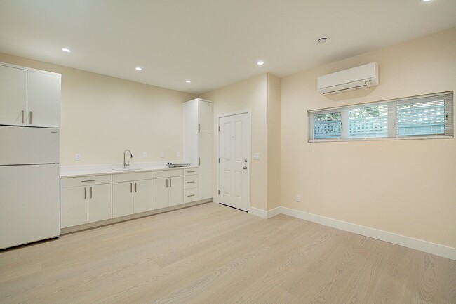 Photo - 0Bd/1Ba Seattle Studio