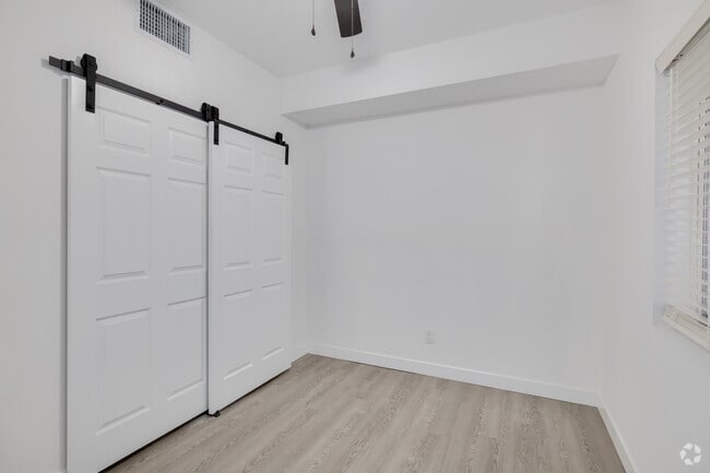 2BR, 1BA - 740SF - Bedroom