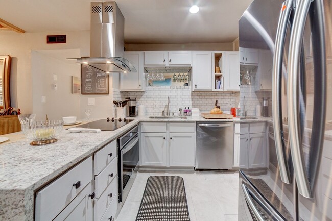 Photo - Fully furnished condo unit - all bills paid