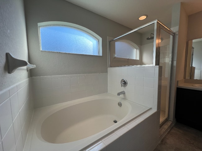 Photo - 900 Kingfisher Dr