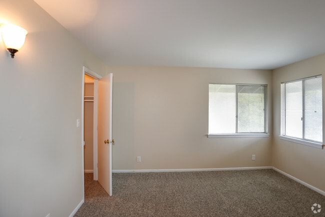 3BR, 1.5BA - 1910 SF