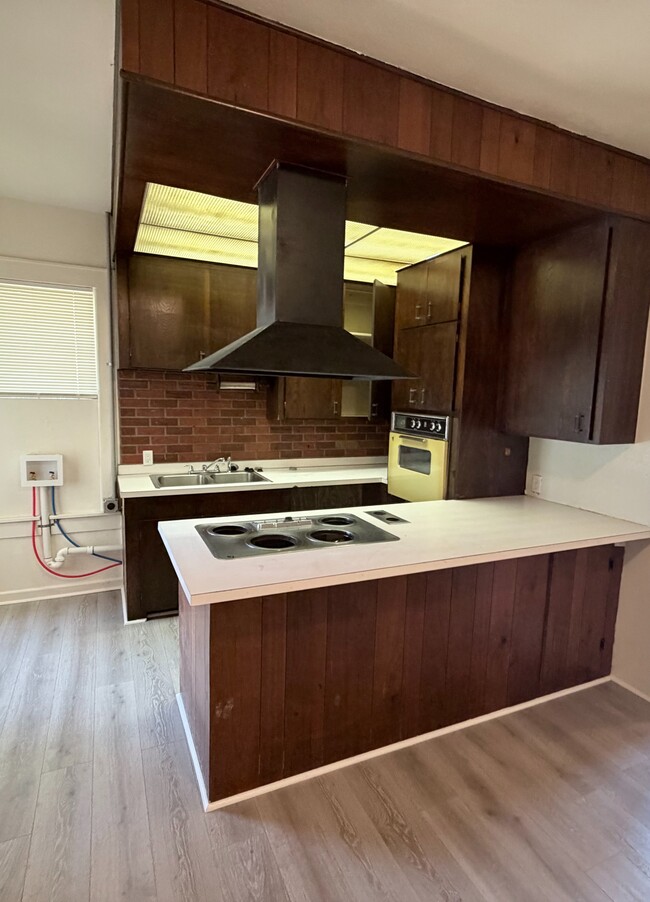 Building Photo - 605 Merrick St Unit A