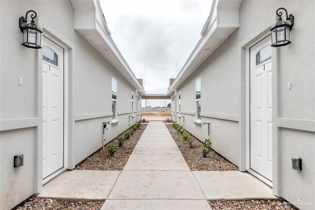 Photo - 304 S Retama Ln Unit 2