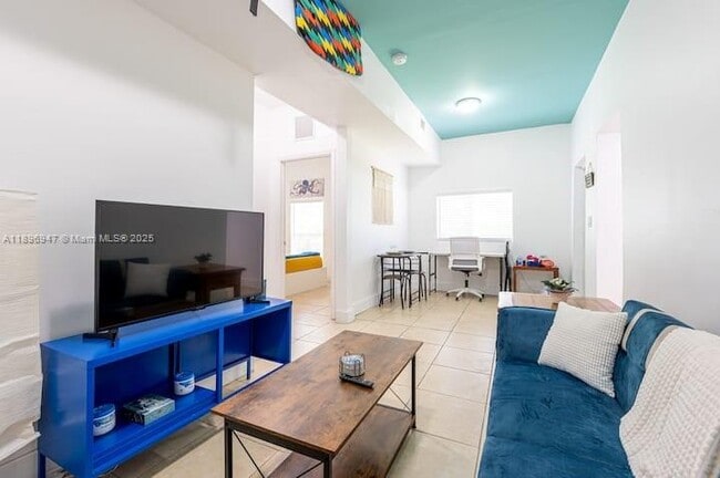 Building Photo - 8028 NW 5th Ct Unit Rear