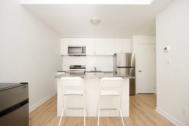 Photo - 1740 Simcoe St N