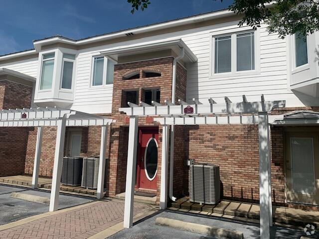 Building Photo - 119 Beal Pkwy Unit 201 Rental