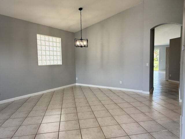 Photo - 9084 Silver Glen Way