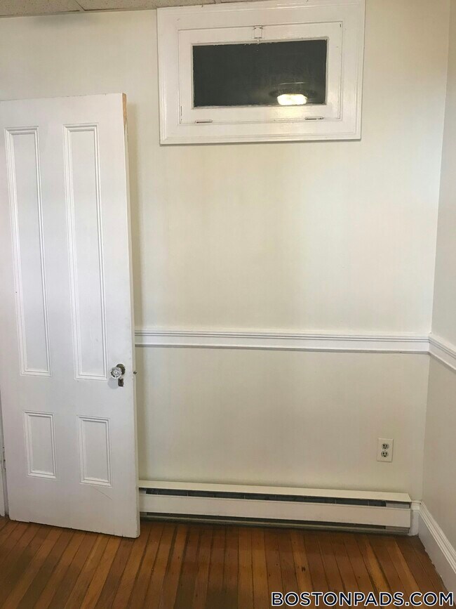 533 Newbury St Unit B