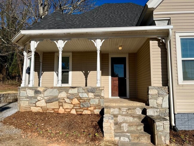 Photo - 46 N Thomason St