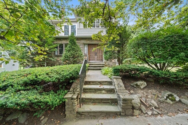 11 Roseland Rd Unit 2