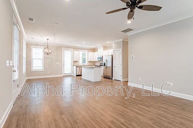 Photo - 107 Hemlock Dr