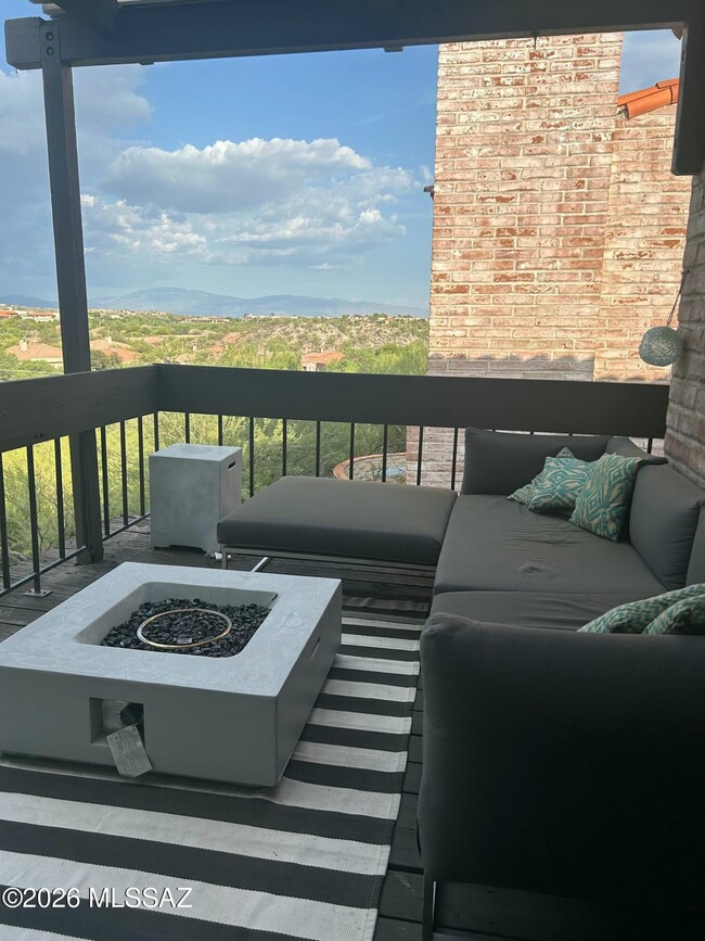 6270 N Cerrada Moreno