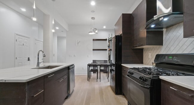 Photo - 210 Mathewson Pl SW