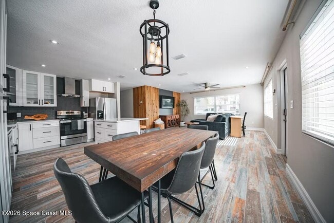 Photo - 208 Seminole Ave W Unit 1