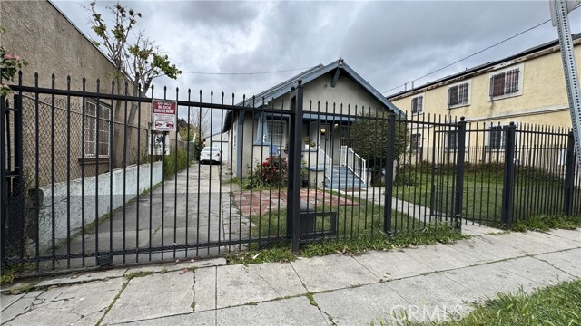 Photo - 10621 Wilmington Ave Casa