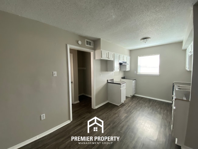 Photo - 6313 Leamont Dr