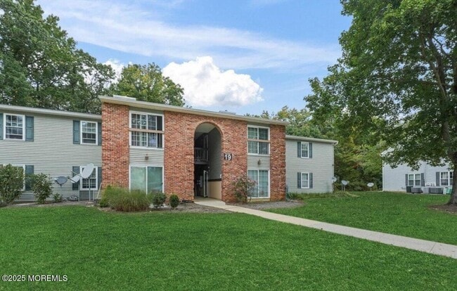 Building Photo - 19 Augusta Ct Unit 8