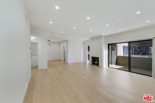 Photo - 1727 S Bentley Ave Unit 207